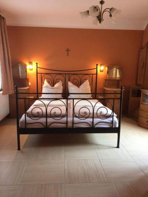 Гостиница Mandula Villa Apartment  Печ